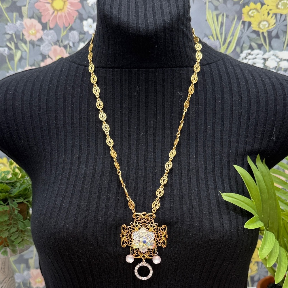 👑Adorned Crown Jewelry filigree oval link rhinestone pendant necklace